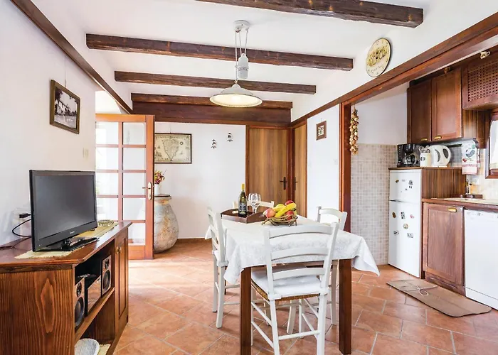 1 Bedroom Cozy In