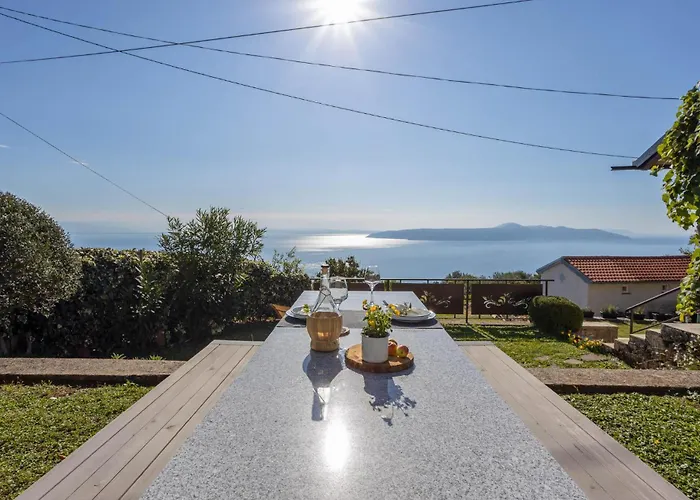 1 Bedroom Cozy In Mošćenička Draga