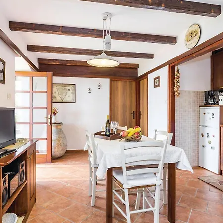 1 Bedroom Cozy In