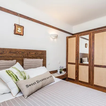 1 Bedroom Cozy In Holiday home