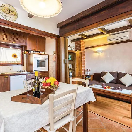 1 Bedroom Cozy In